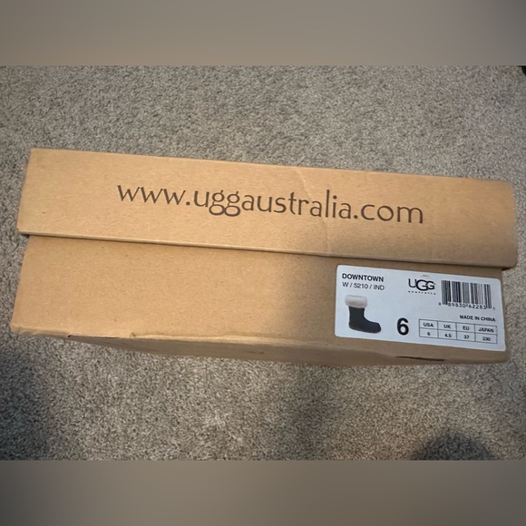 Ugg Boots - Downtown - Picture 9 of 9